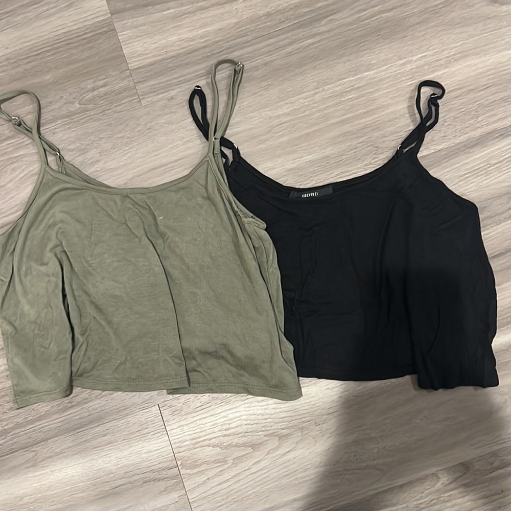 2 Crop tops